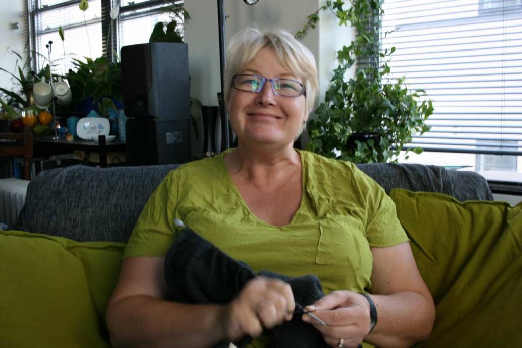 bronzart - Bronwyn knitting (2009)
